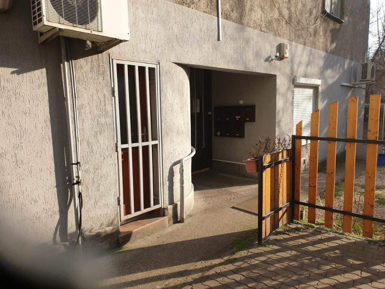 Mgtels Apartman - With Private Parking Budapeşte Dış mekan fotoğraf